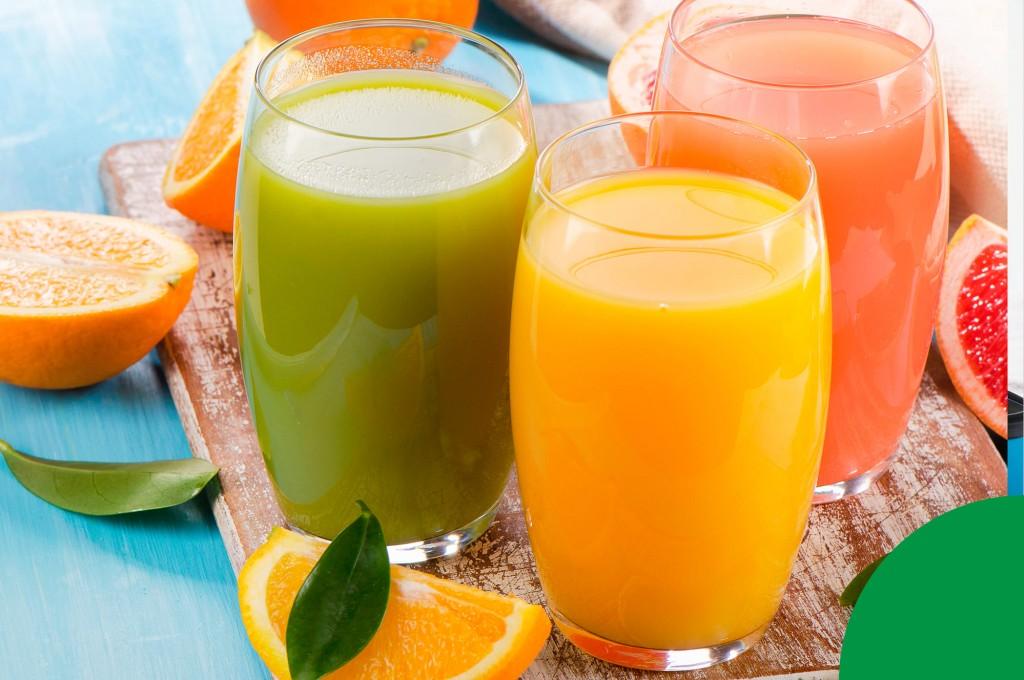 Os cinco sucos mais hidratantes e saudáveis ​​para o verão